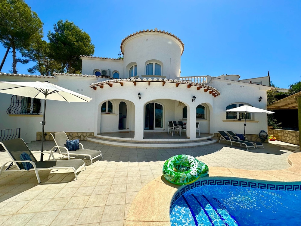 3 Bedroom Villa Walking Distance to Moraira