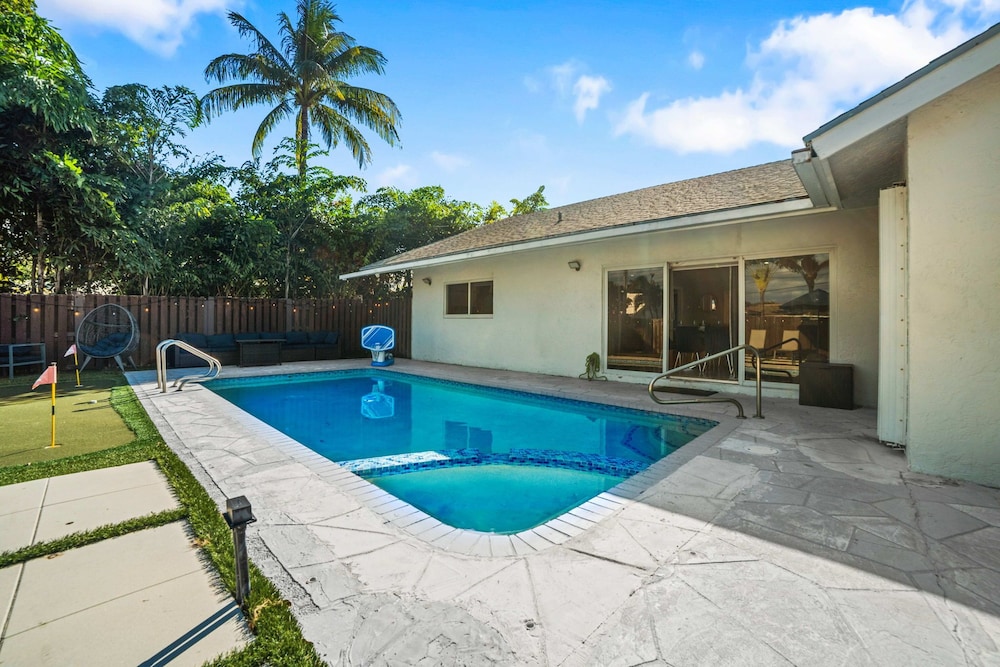 Spacious 6BR Beach Getaway w/ Heated Pool