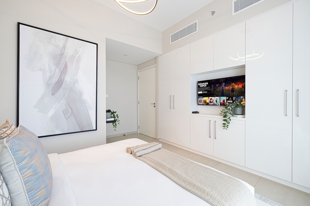 DVH Luxe Retreat 4BR Burj View Apartment