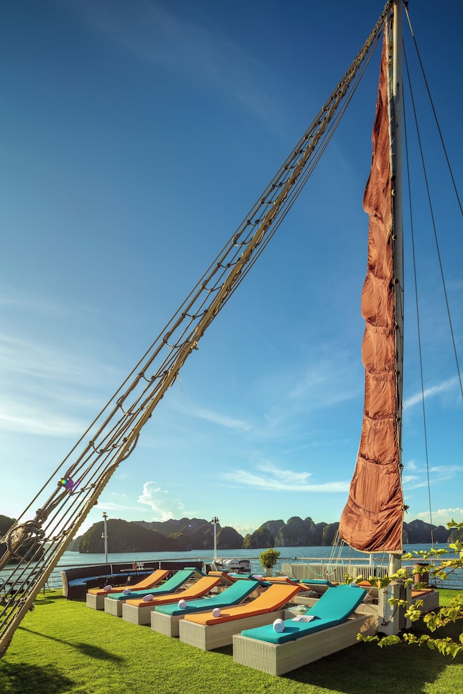 Verdure Lotus Classic Cruise on Lan Ha Bay