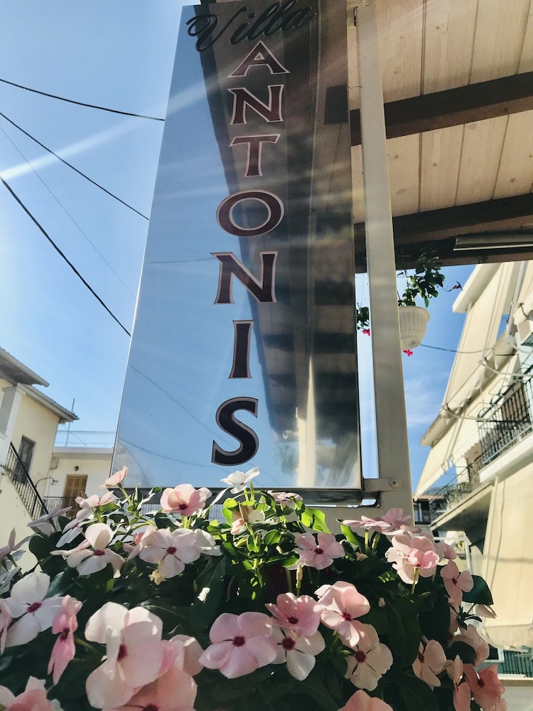 Villa Antonis