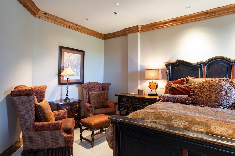 Grand Lodge - Three Bedroom #301 - Ski-in/ski-out 3 Condo