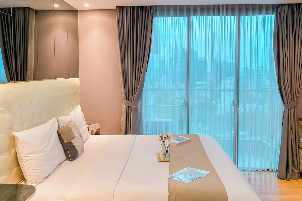 Spacious Studio Apartment at Capitol Suites