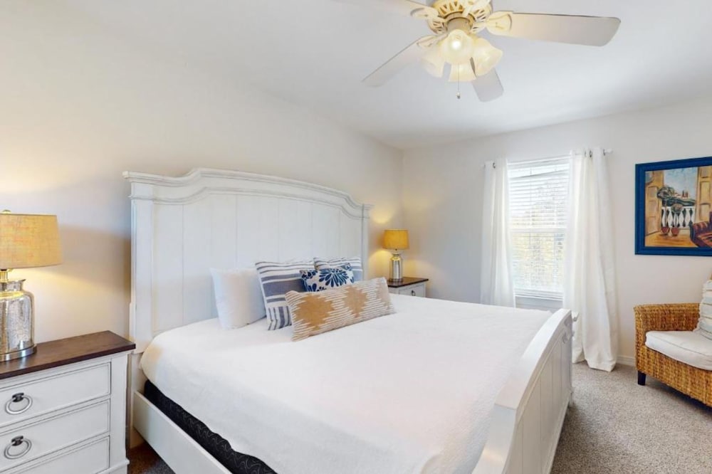 Rileys Retreat - 3BR 2BA Home With Private Pool and Gas Grill!