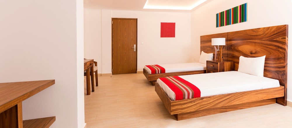 Nomads Party Hotel & Hostel