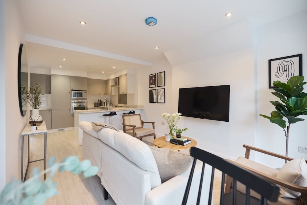 The Kingswood Place - Modern 2bdr With Terrace