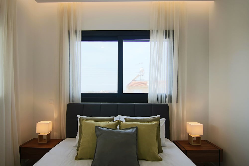 Phaedrus Living: City View Anna Residence 101 view 3