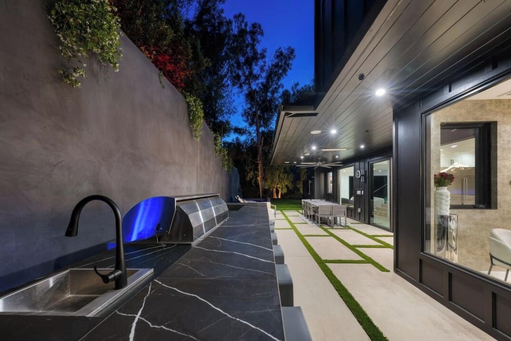 Oak Haven Sanctuary - Grand Estate With Pool, Guest House & Scenic Views