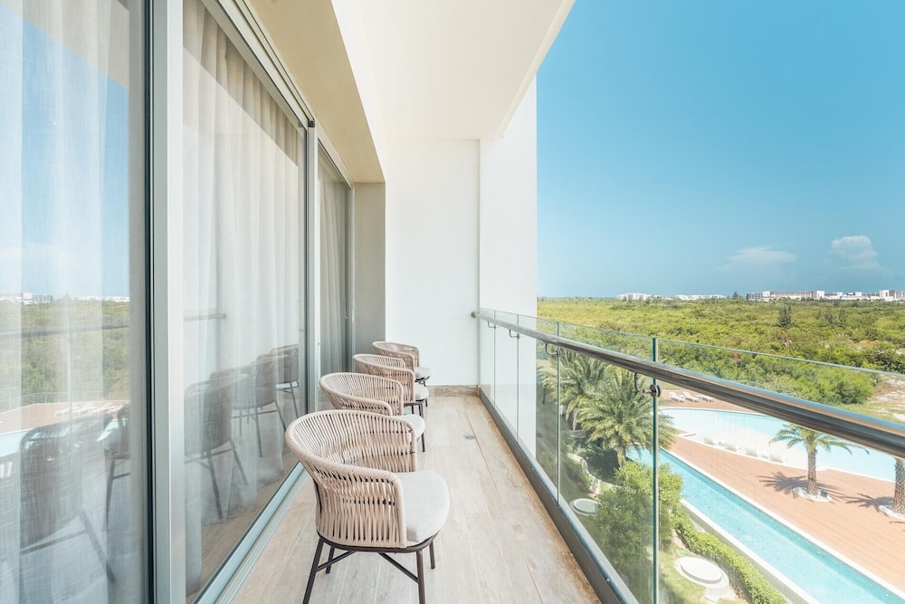 Modern Loft With Views in Exclusive Tower