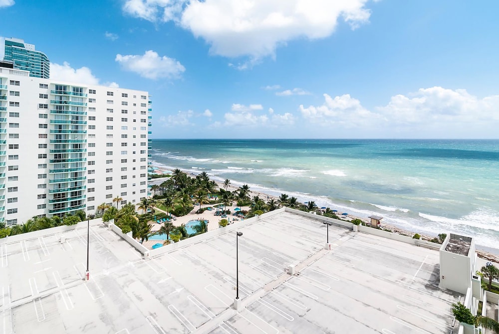 The Tides by Miami Te Espera