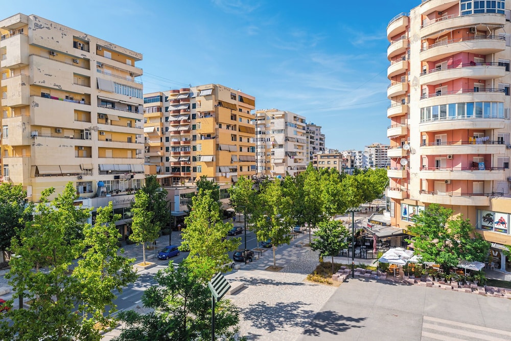 Kondo Stays - City Center Apartments
