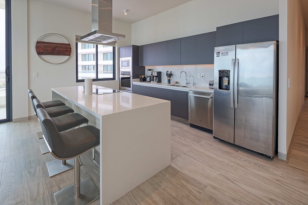 Waves Views Luxury 3BR Oceanfront Condo