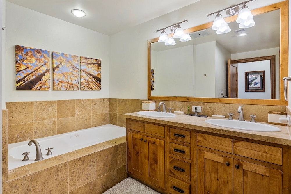 Shooting Star Lodge at Deer Valley Resort - Three Bedroom Residence #206 3 Condo