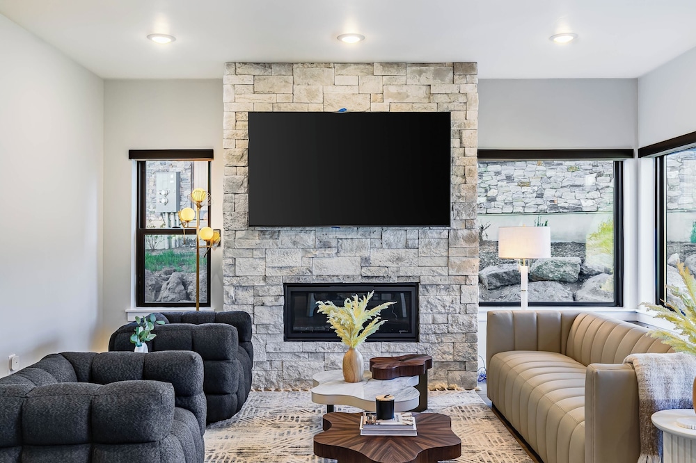 Ski La Vie by Avantstay Hot Tub + Game Room, Near the Ski Slopes view 4
