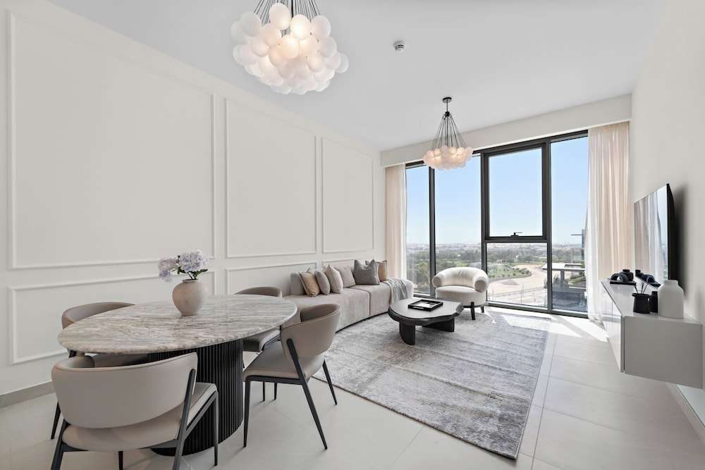 2BR M Peaceful Yet Central Dubai