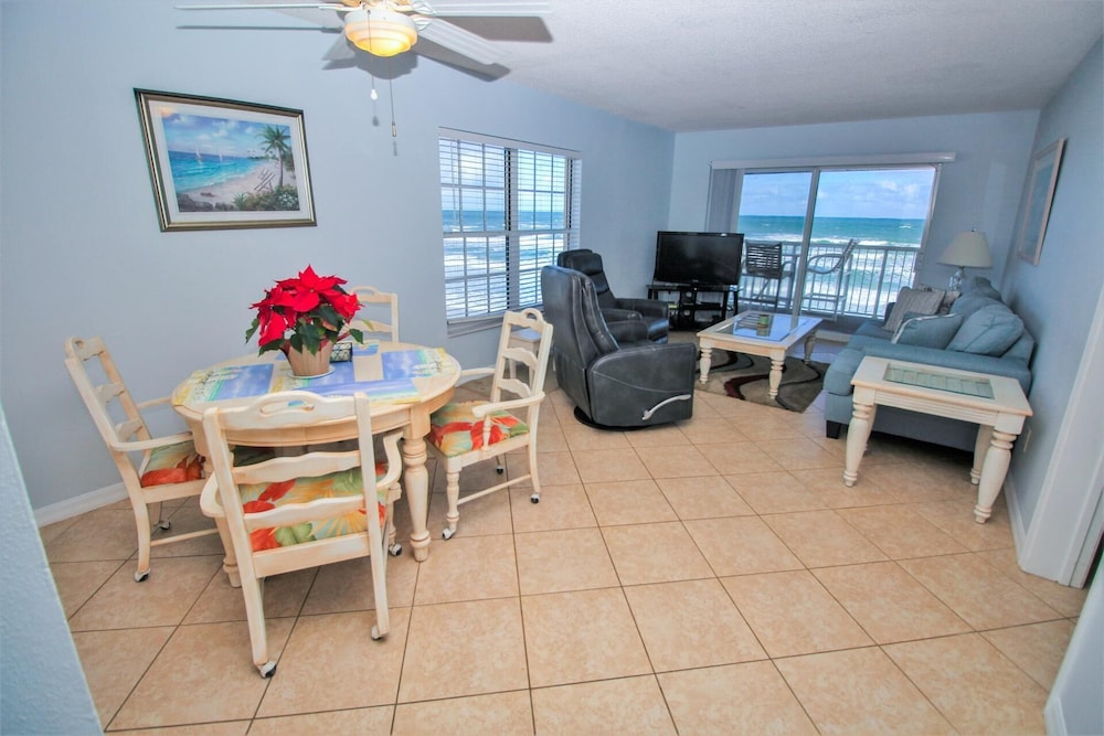 Point East 301