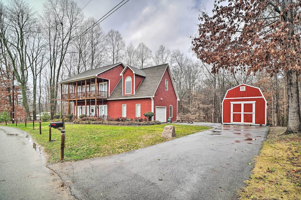 Dog-friendly Family Home Steps to Norris Lake view 2