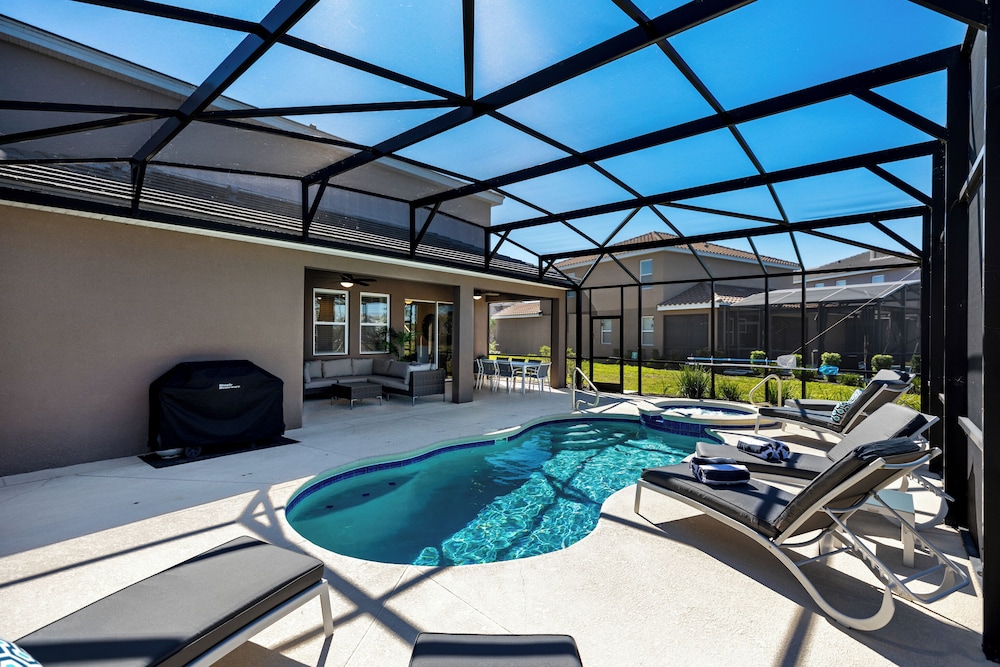 Solterra- LakeView - Private Pool & Spa