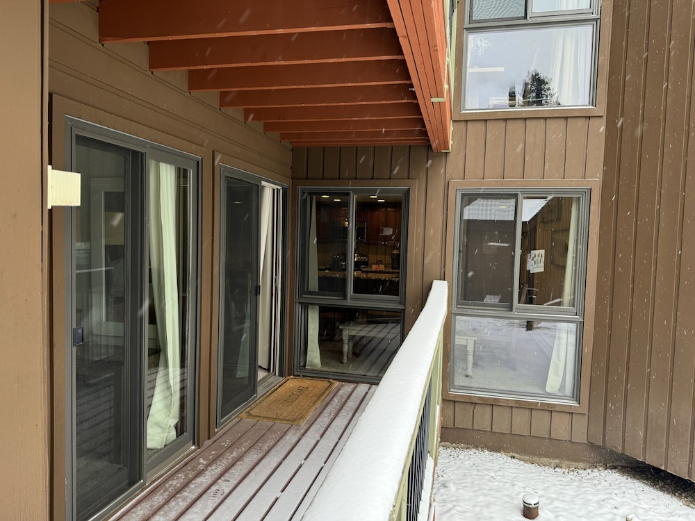 Beautiful Renovated 3br In Keystone 3 Bedroom Condo