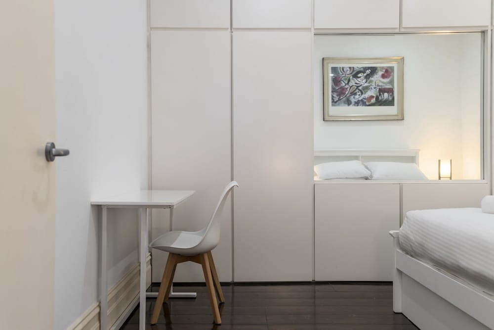 Stylish 2BR House, Walk to Parks & Cafes