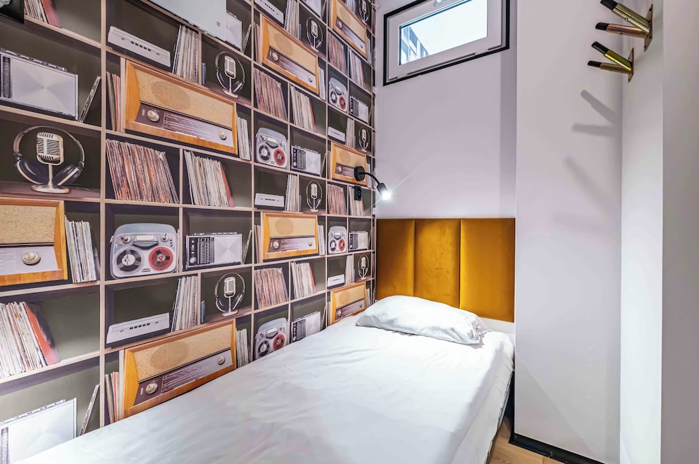 VOLA Hostel