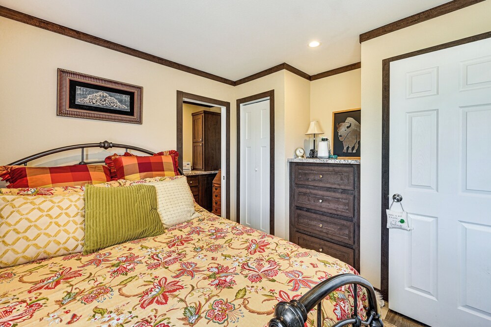6 Mi to Topsey Exotic Ranch: Retreat on 12 Acres!