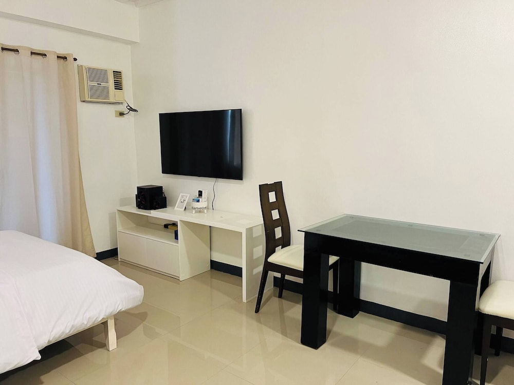 Cozy Studio in Parañaque - Perfect for Transients and Long-stayers Alike