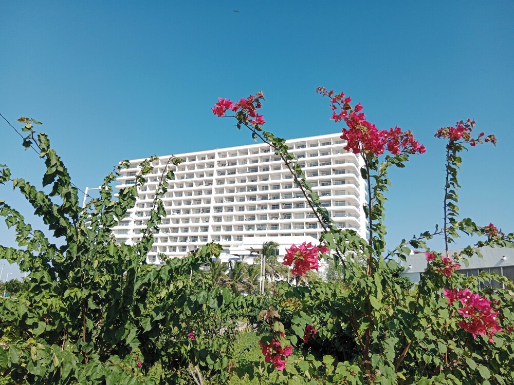 Cartagena Beach Resort 927