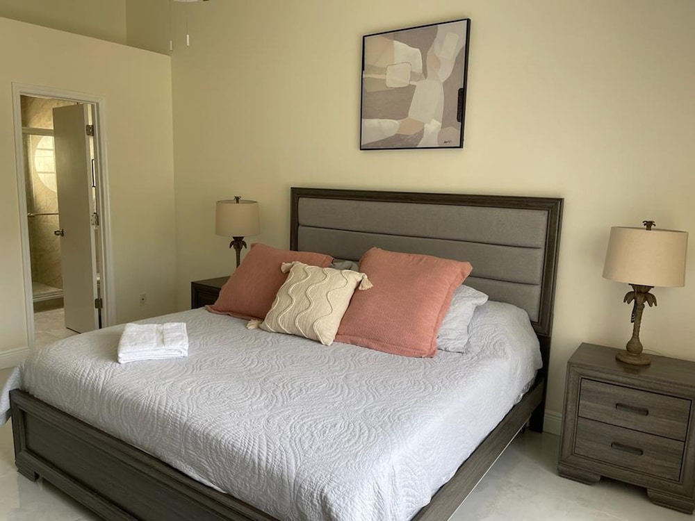 Grand Luxury 3BR Penthouse Near Disney Parks 2