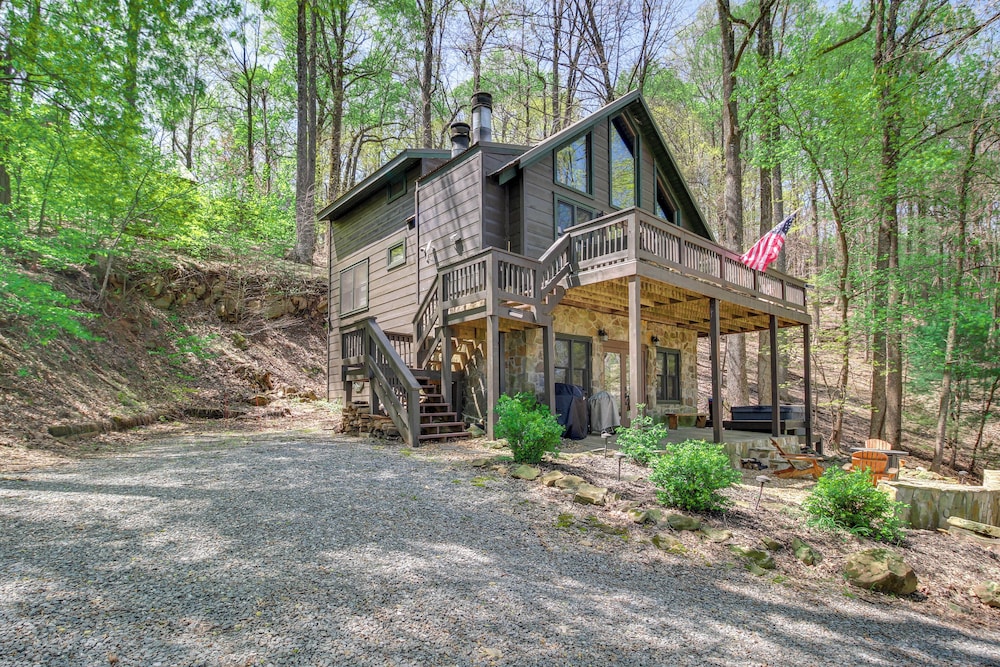Ellijay Cabin 7 Mi to Dtwn: Hot Tub & Mtn Views