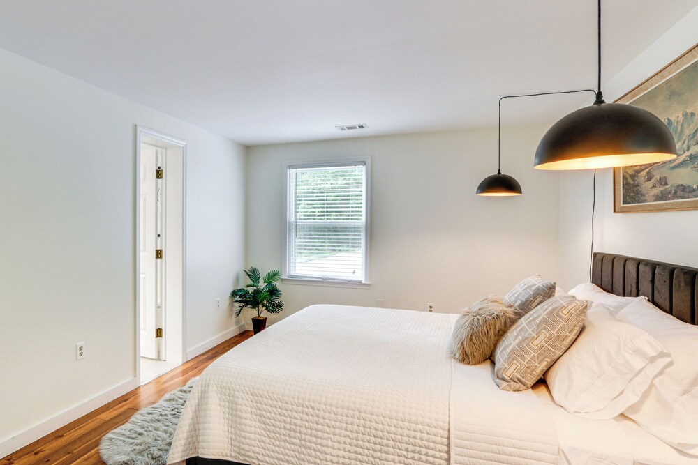 Mtn-view Pleasantville Home on 100 Acres!