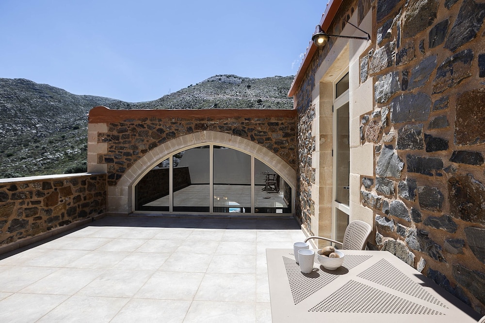 Villa Pasiphae - With Private Heated Pool