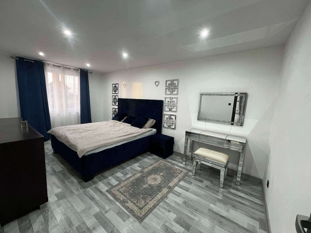4-bed Villa Retreat - Bbq, Garden & Stunning Views