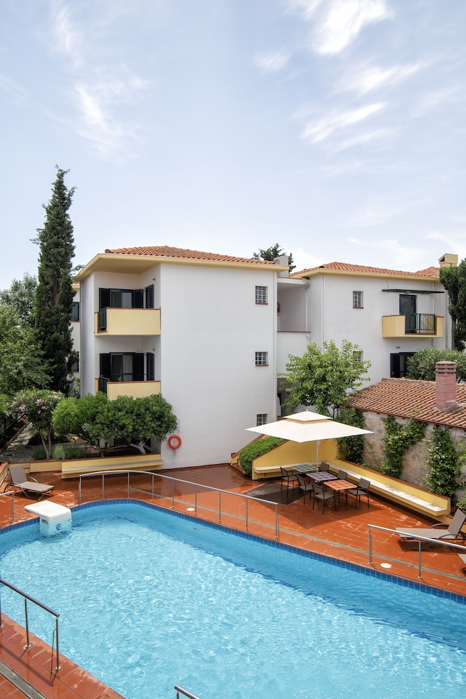 Elia Apartments