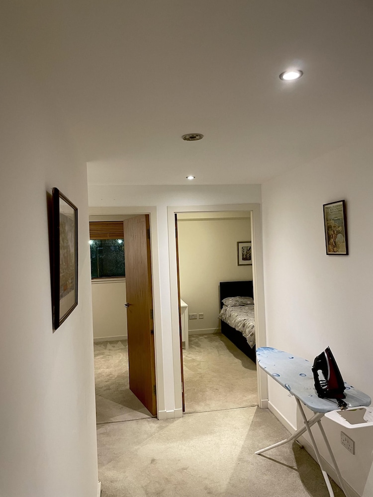 Stunning 4-bed Apartment in Glasgow West end view 4