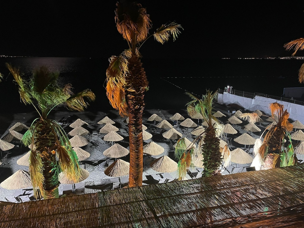 Grand Cennet Beach Hotel
