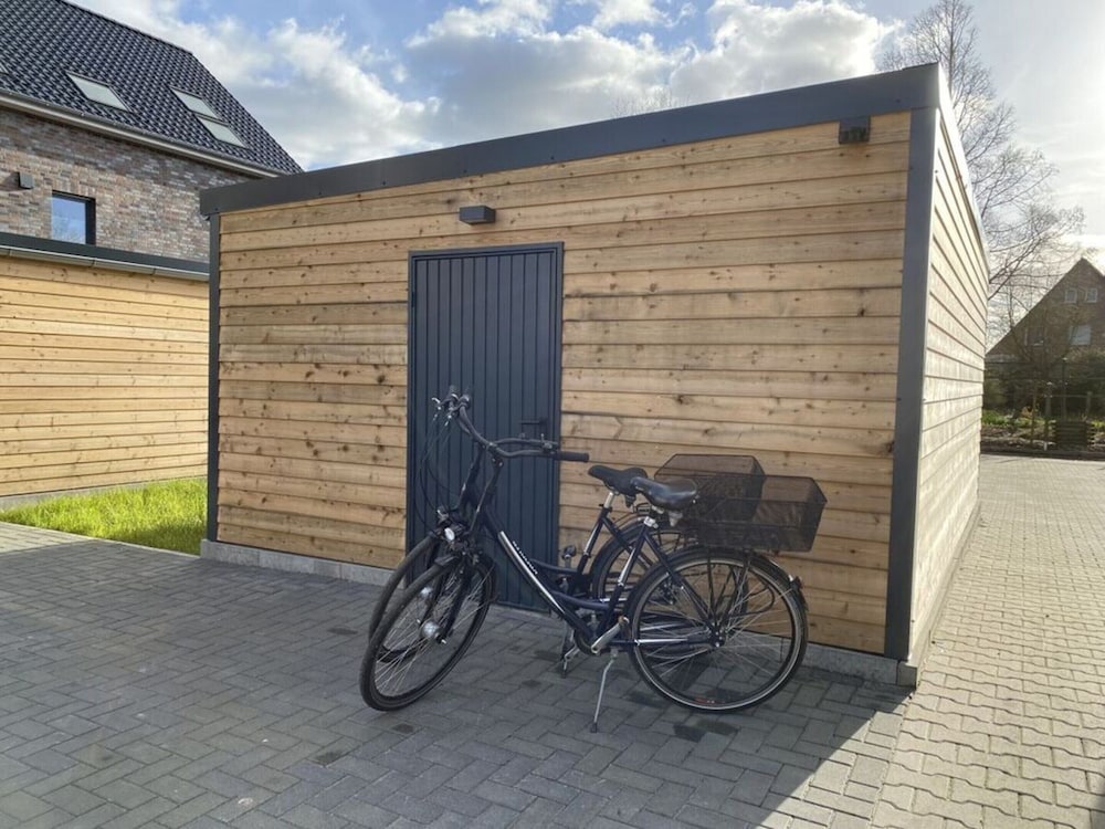 Near the North Sea Modern Retreat