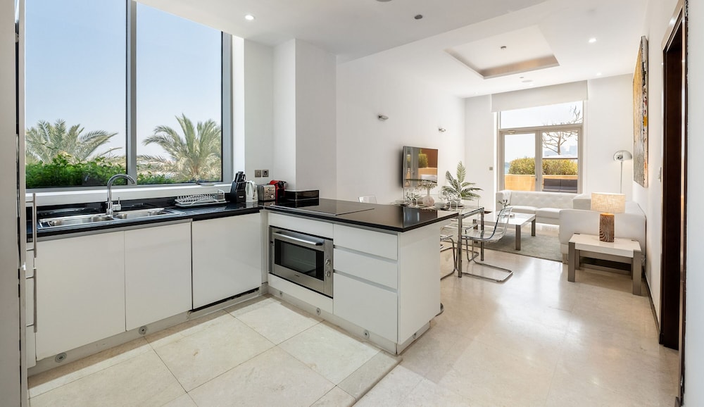 Exquisite 2BR w Exclusive Beach Access at the Palm
