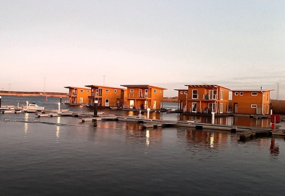 Hausboot in Kroeslin am Bodden