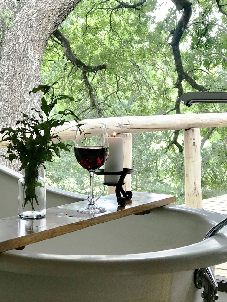 Karongwe - River Safari Lodge