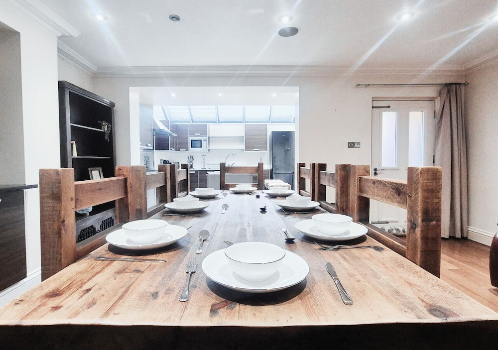 Luxurious & Spacious 2BR