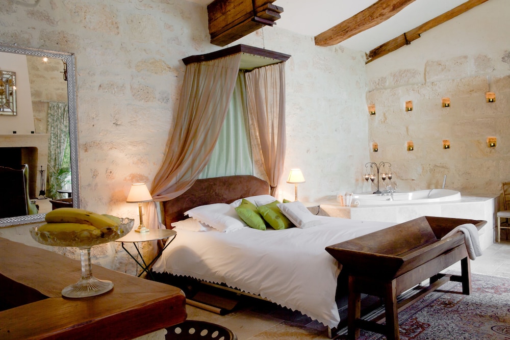 Château Latour Segur Suites & Spa