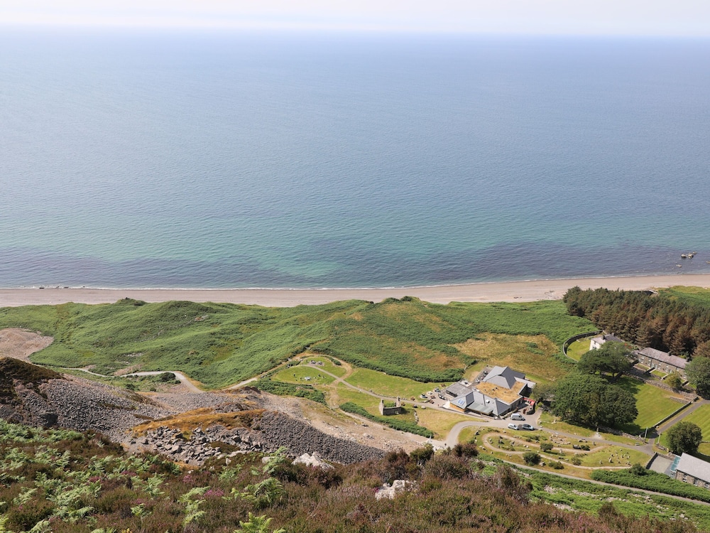 Cwm Ceiliog Annex