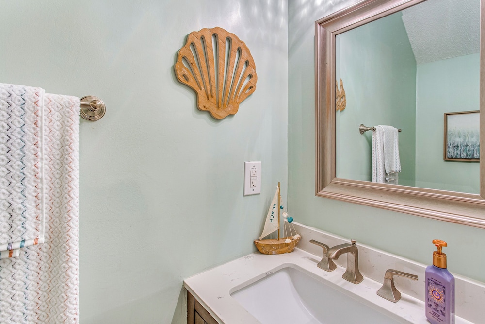 1 Mi to Ocean: Condo in North Myrtle Beach