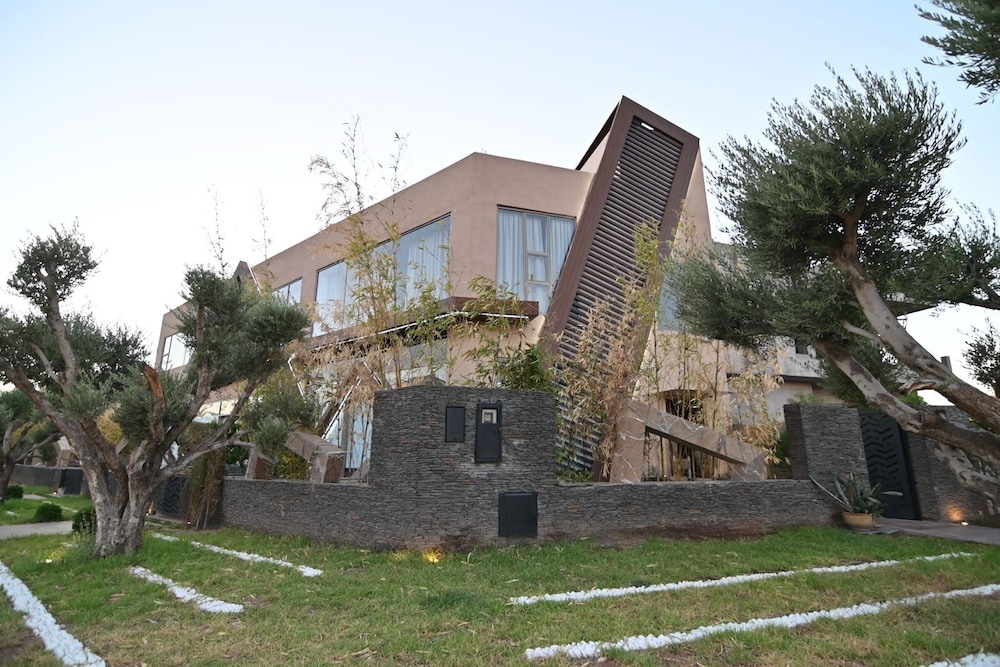La villa luxury suites