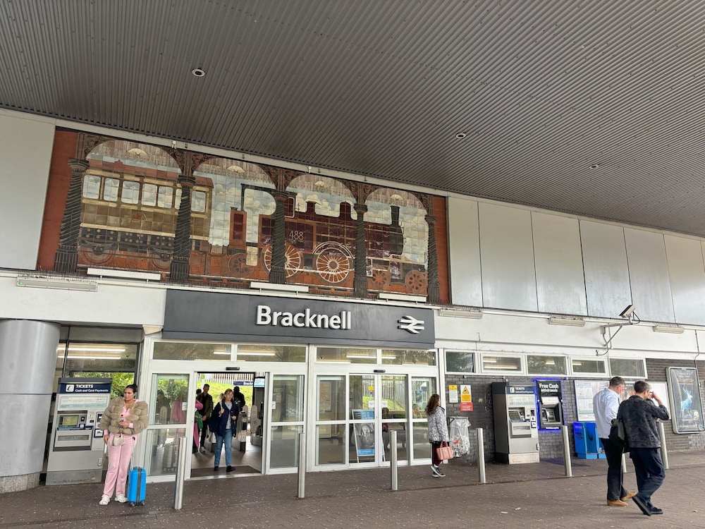 Chic Studio in Bracknell at Convenient Location