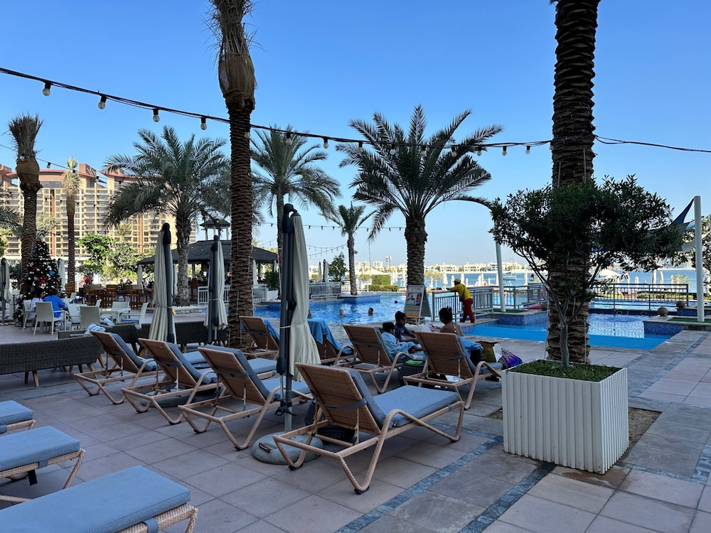 Short-stay at Al Haseer - 4 Beds Palm Holiday Apt