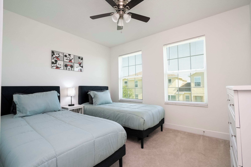 Splendid 4Bd Close to Disney Holly Village 132 view 4