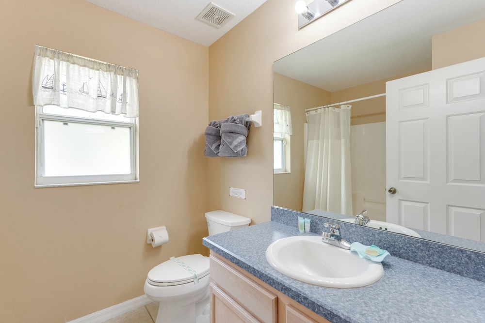 10 Mi to Wdw: Home w/ Themed Rooms, Pool & Lanai