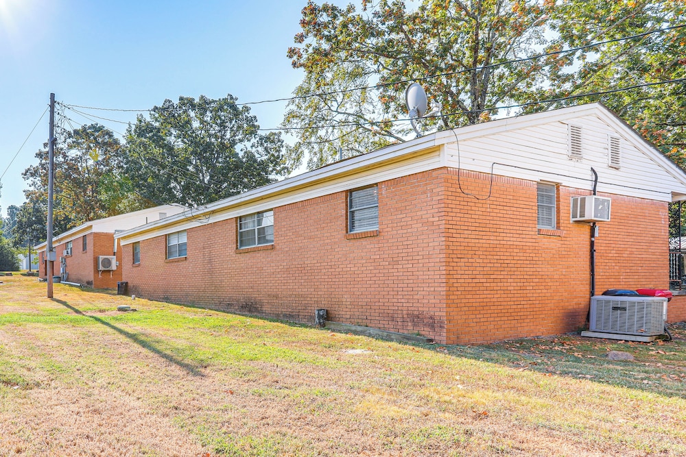 Shared Dock & Yard: Greers Ferry Lake Home!